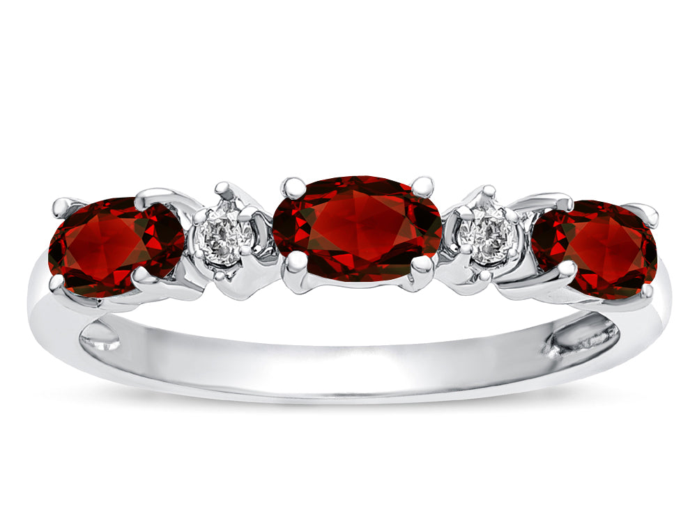 Tommaso Design™ Genuine Garnet three stone oval band