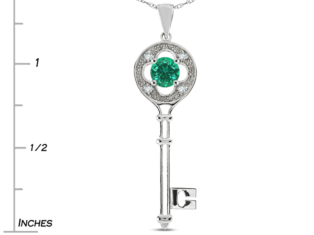 Star K™ Key to my Heart Clover Key Pendant Necklace with Round Simulated Emerald