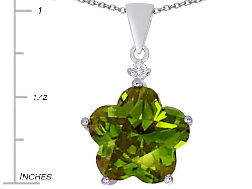 Star K™ Large 14mm Flower Shape Star Pendant Necklace with Simulated Peridot and Cubic Zirconia