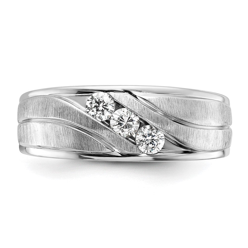 FJC Finejewelers 14 kt White Gold Men's Satin and Grooved 3-Stone Lab Grown Diamonds Ring 8 mm