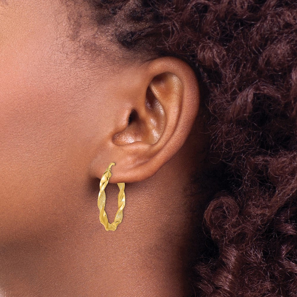 FJC Finejewelers 14 kt Yellow Gold Polished and Textured Twisted Hoop Earrings 25 x 25 mm